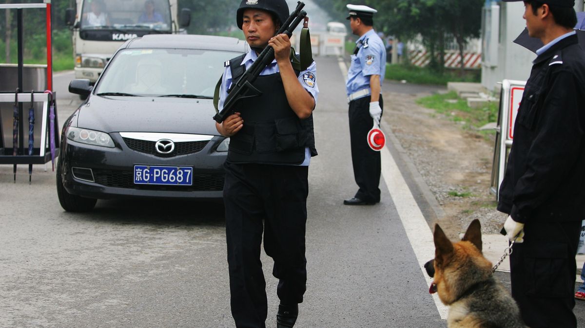 Učitel, dva rodiče a tři děti zemřeli po útoku nožem v čínské školce